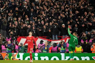Imagem ilustrativa da imagem Donnarumma brilha e PSG elimina o Liverpool na Champions