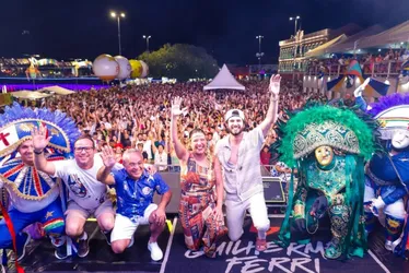 Imagem ilustrativa da imagem Em Triunfo, Raquel Lyra prestigia os Caretas e encerra a terça de Carnaval