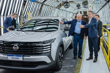 Imagem ilustrativa da imagem Em fábrica de carro, Lula destaca aumento de investimentos industriais