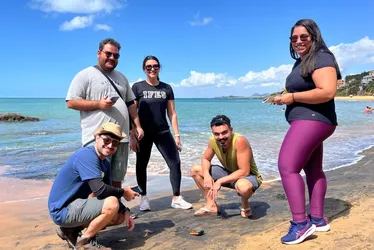 Imagem ilustrativa da imagem Estudo inédito analisa poder da areia em praia de Iriri