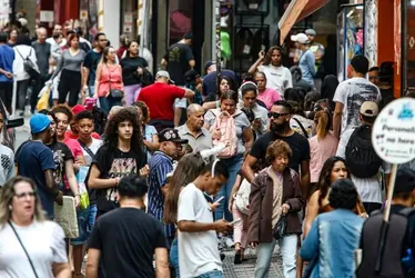 Imagem ilustrativa da imagem Estudo mostra que pessoas negras ganham 58% da renda de brancas
