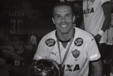 Imagem ilustrativa da imagem Ex-jogador ídolo no Japão e multicampeão com o Vitória morre aos 41 anos