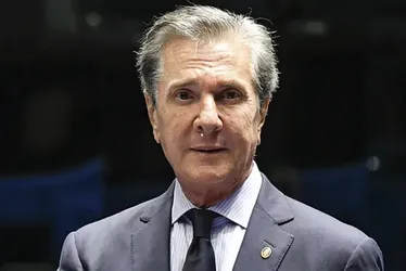 Imagem ilustrativa da imagem Ex-presidente Fernando Collor deixa presídio para cumprir pena em casa