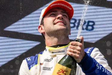 Imagem ilustrativa da imagem Felipe Fraga vence a primeira na nova era da Stock Car