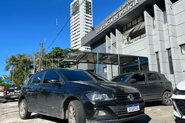 Imagem ilustrativa da imagem Ferido com 2 tiros na cabeça, homem dirige carro até delegacia para pedir socorro
