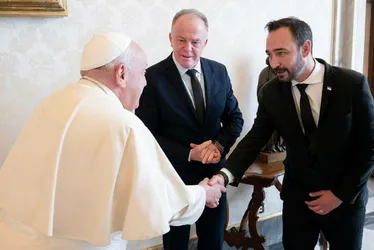 Imagem ilustrativa da imagem Fiéis relembram momentos marcantes com Papa Francisco