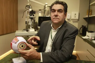 Imagem ilustrativa da imagem Foliãs vão parar no hospital com queimaduras nos olhos