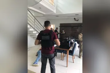 Imagem ilustrativa da imagem Foragido da Justiça do ES condenado a mais de 60 anos é preso no Acre