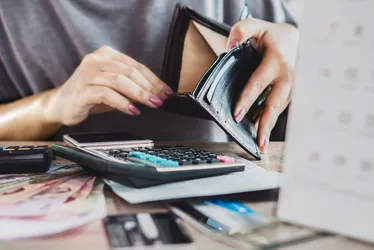 Imagem ilustrativa da imagem Fraudes em empréstimos deixam idosos devendo a até 10 bancos