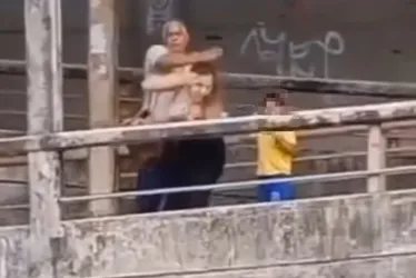 Imagem ilustrativa da imagem Funcionário do metrô agride mulher em frente ao filho dela com Síndrome de Down
