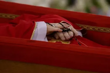 Imagem ilustrativa da imagem Conclave para escolher novo papa começa no dia 7 de maio, diz Vaticano