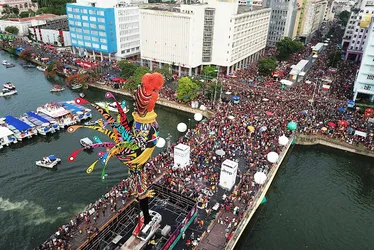 Imagem ilustrativa da imagem Galo da Madrugada ganha as ruas do Recife neste sábado. Acompanhe pela TV Tribuna