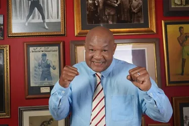 Imagem ilustrativa da imagem George Foreman, lenda do boxe, morre aos 76 anos