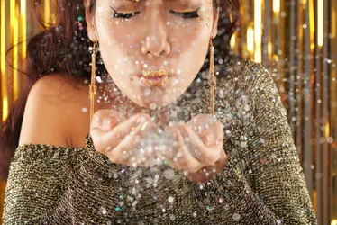 Imagem ilustrativa da imagem Glitter no Carnaval: Oftalmologista dá dicas para uso seguro e sem riscos aos olhos