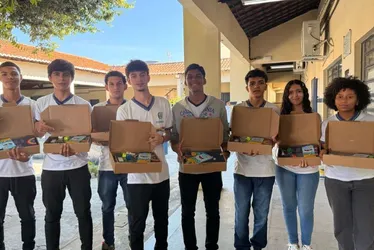 Imagem ilustrativa da imagem Governo de Pernambuco anuncia avanço nas entregas de kits e fardamento escolar