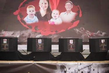 Imagem ilustrativa da imagem Hamas entrega a Israel corpos de mãe, criança e bebê da mesma família