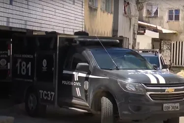 Imagem ilustrativa da imagem Homem é morto na garagem de casa em Itapuã; vítima era ameaçada por traficantes