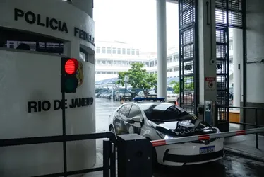 Imagem ilustrativa da imagem Homem é preso no Rio por contrabandear equipamentos bélicos