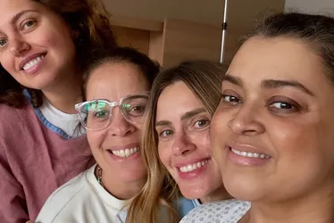 Imagem ilustrativa da imagem Internada, Preta Gil recebe visita de Carolina Dieckmann e amigas: 'minhas meninas'
