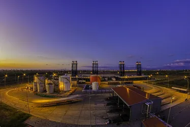 Imagem ilustrativa da imagem Investimentos bilionários em novas usinas, fábricas e porto do Estado
