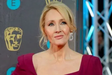 Imagem ilustrativa da imagem J.K. Rowling comemora decisão da Suprema Corte britânica sobre sexo biológico