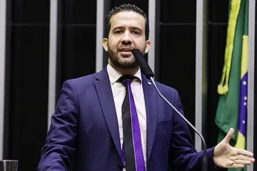 Imagem ilustrativa da imagem Janones confessa rachadinha e promete devolver R$ 131,5 mil