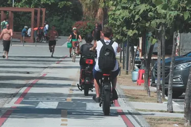Imagem ilustrativa da imagem Jovem com bicicleta elétrica atropelado por carro ficou 45 dias "sem pisar no chão"