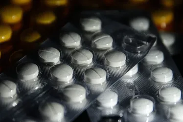 Imagem ilustrativa da imagem Juiz suspende norma que autoriza farmacêuticos a prescreverem remédios