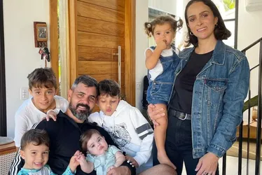 Imagem ilustrativa da imagem Juliano Cazarré e esposa pedem orações para a filha que enfrenta nova internação