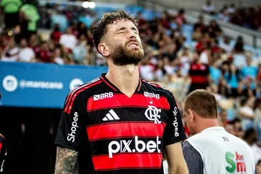 Imagem ilustrativa da imagem Léo Pereira cometeu pênalti nas duas derrotas do Flamengo no ano