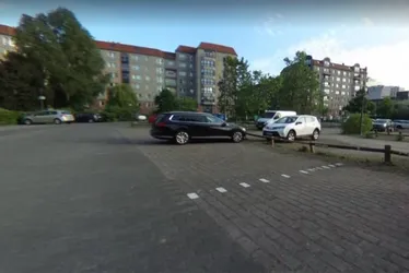 Imagem ilustrativa da imagem Local em que Adolf Hitler se matou, há 80 anos, hoje é um estacionamento