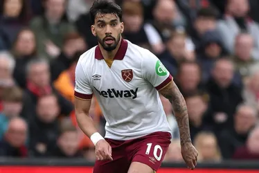 Imagem ilustrativa da imagem Lucas Paquetá chora em campo após receber cartão amarelo na Inglaterra