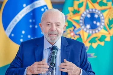 Imagem ilustrativa da imagem Lula promete gás de graça para 22 milhões de famílias