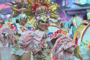 Imagem ilustrativa da imagem Luxo, criatividade e emoção na segunda noite de desfiles do Carnaval de Vitória