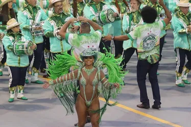 Imagem ilustrativa da imagem Mancha Verde é rebaixada no carnaval de São Paulo; veja resultados das escolas ligadas a organizadas