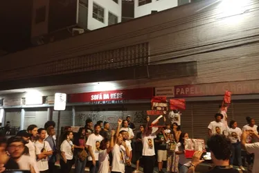 Imagem ilustrativa da imagem Manifestantes pedem justiça por jovem morto na Rua da Lama