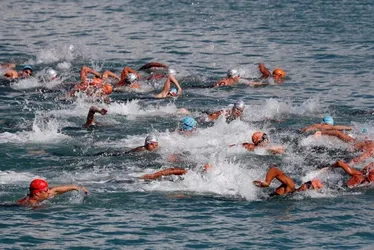 Imagem ilustrativa da imagem Maratona aquática agita o litoral da Serra
