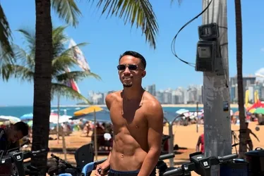 Imagem ilustrativa da imagem Matheus Gonçalves, do Flamengo, curte folga após clássico em praia do ES