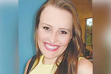 Imagem ilustrativa da imagem "Traz muita angústia", diz mãe de miss assassinada após adiamento de júri