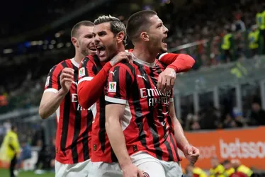 Imagem ilustrativa da imagem Milan desbanca arquirrival Inter e se garante na decisão da Copa da Itália