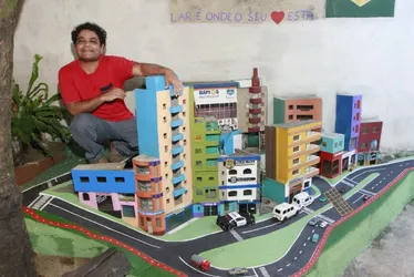 Imagem ilustrativa da imagem Miniaturas de pontos turísticos de Cariacica no quintal de casa
