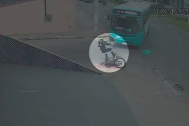 Imagem ilustrativa da imagem Motociclista de 19 anos morre em acidente com ônibus em Vila Velha
