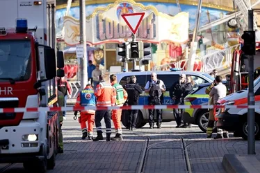 Imagem ilustrativa da imagem Motorista atropela multidão em carnaval na Alemanha; uma pessoa morreu