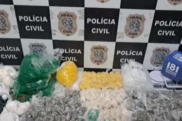 Imagem ilustrativa da imagem Mulher é presa suspeita de tráfico de drogas em bairros de Cariacica