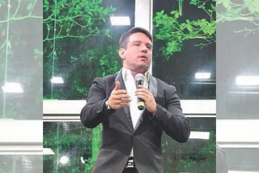 Imagem ilustrativa da imagem Música e oração com Davidson Silva e padre Hadeleon