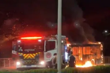 Imagem ilustrativa da imagem Mais uma viatura da PM é atacada após ônibus incendiados na Grande Vitória