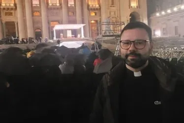 Imagem ilustrativa da imagem Padre capixaba participa de vigília no Vaticano em apoio ao Papa