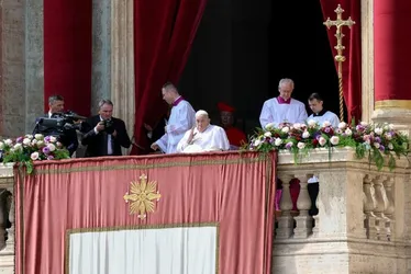 Imagem ilustrativa da imagem Papa Francisco aparece no Domingo de Páscoa para dar a bênção aos fiéis