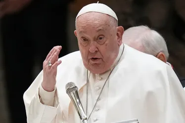 Imagem ilustrativa da imagem Derrame é a provável causa de morte do papa Francisco, diz imprensa italiana