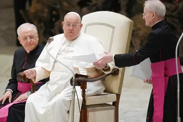 Imagem ilustrativa da imagem Papa Francisco tem ‘quadro clínico complexo’ e seguirá hospitalizado, diz Vaticano